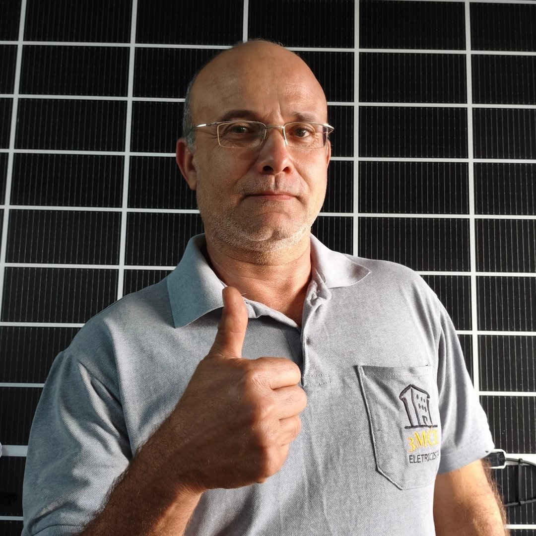 Fabiano, profissional da 3MCE Energia Solar